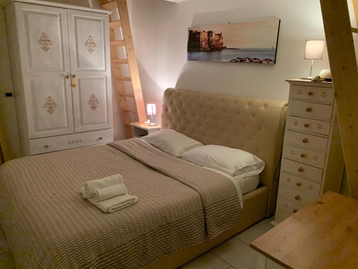 La Casa Di Hoby Apartment เนเปิลส์ ภายนอก รูปภาพ